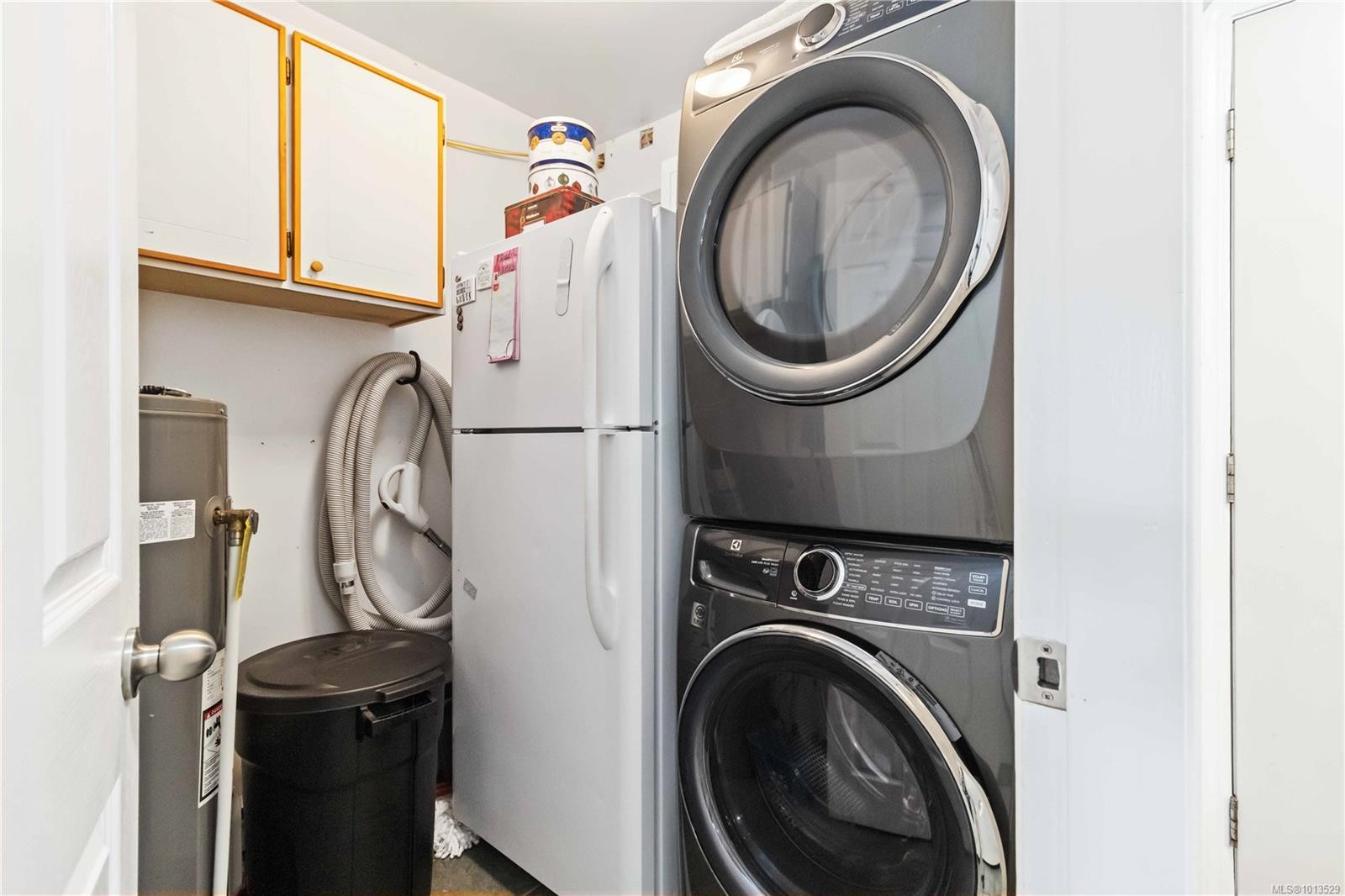 6598 Felderhof Rd, Sooke, BC - Indoor Photo Showing Laundry Room