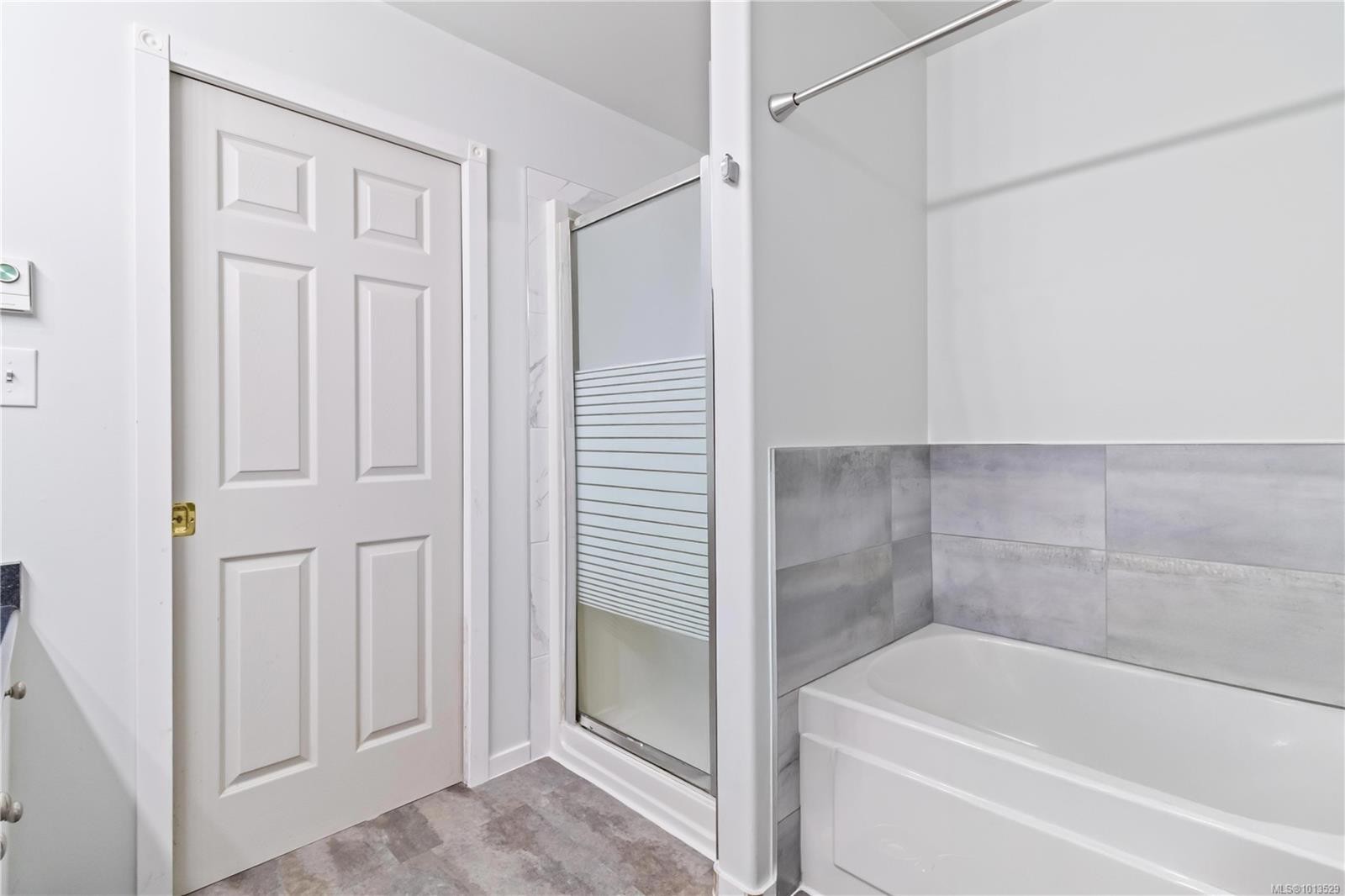 6598 Felderhof Rd, Sooke, BC - Indoor Photo Showing Bathroom