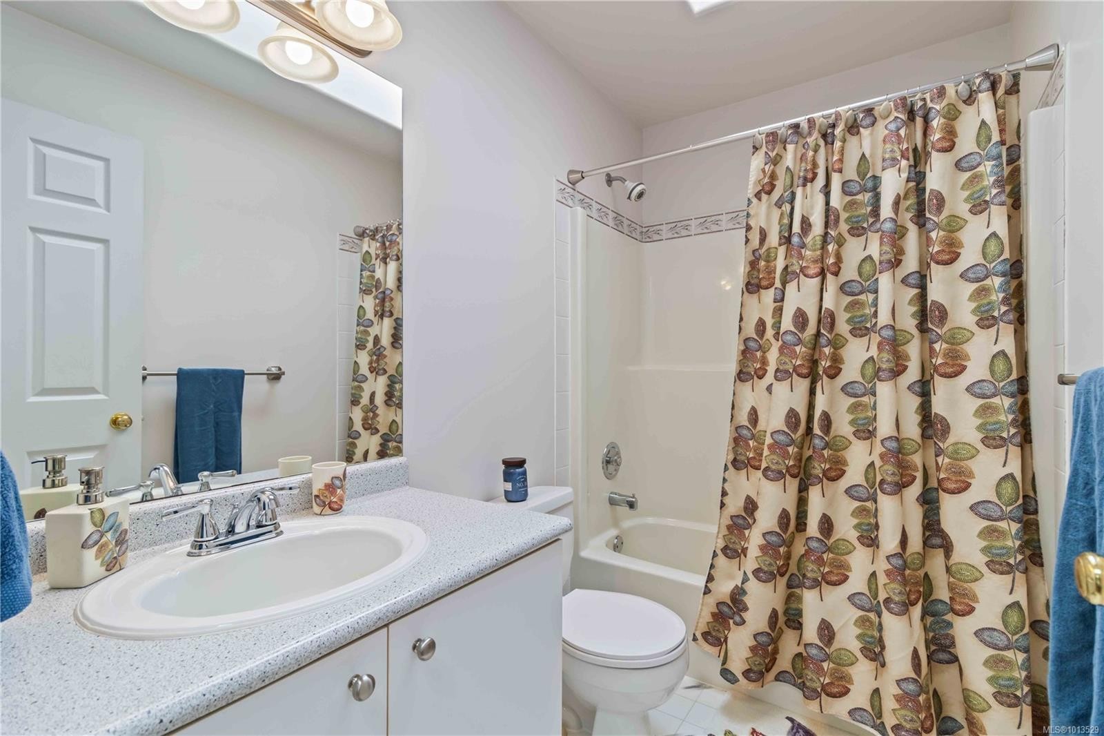 6598 Felderhof Rd, Sooke, BC - Indoor Photo Showing Bathroom