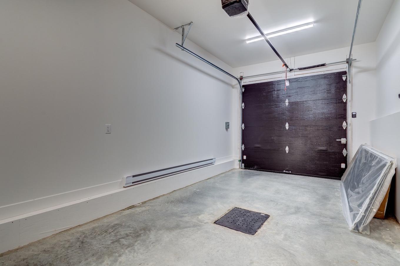 Garage - 3036 Rue De Salières, Sorel-Tracy, QC - Indoor Photo Showing Garage