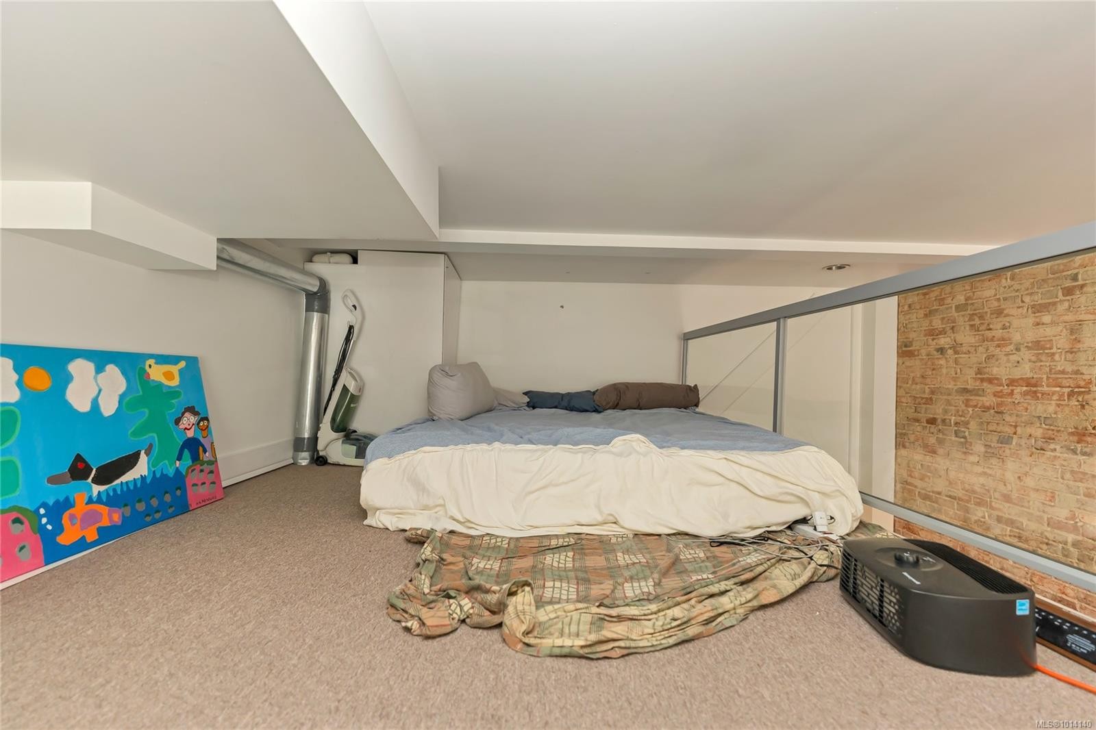 203-562 Yates St, Victoria, BC - Indoor Photo Showing Bedroom