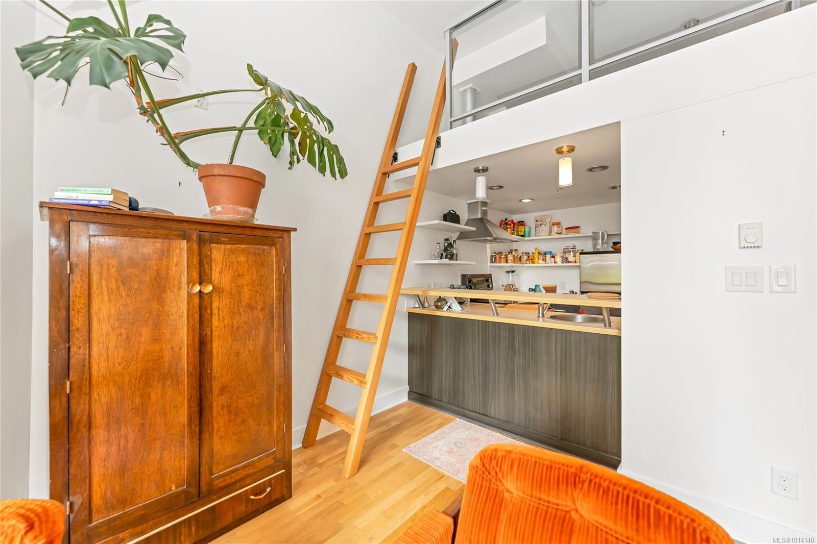 203-562 Yates St, Victoria, BC - Indoor Photo Showing Other Room