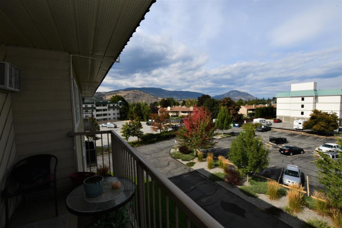 406-130 Skaha Place, Penticton, BC - Outdoor