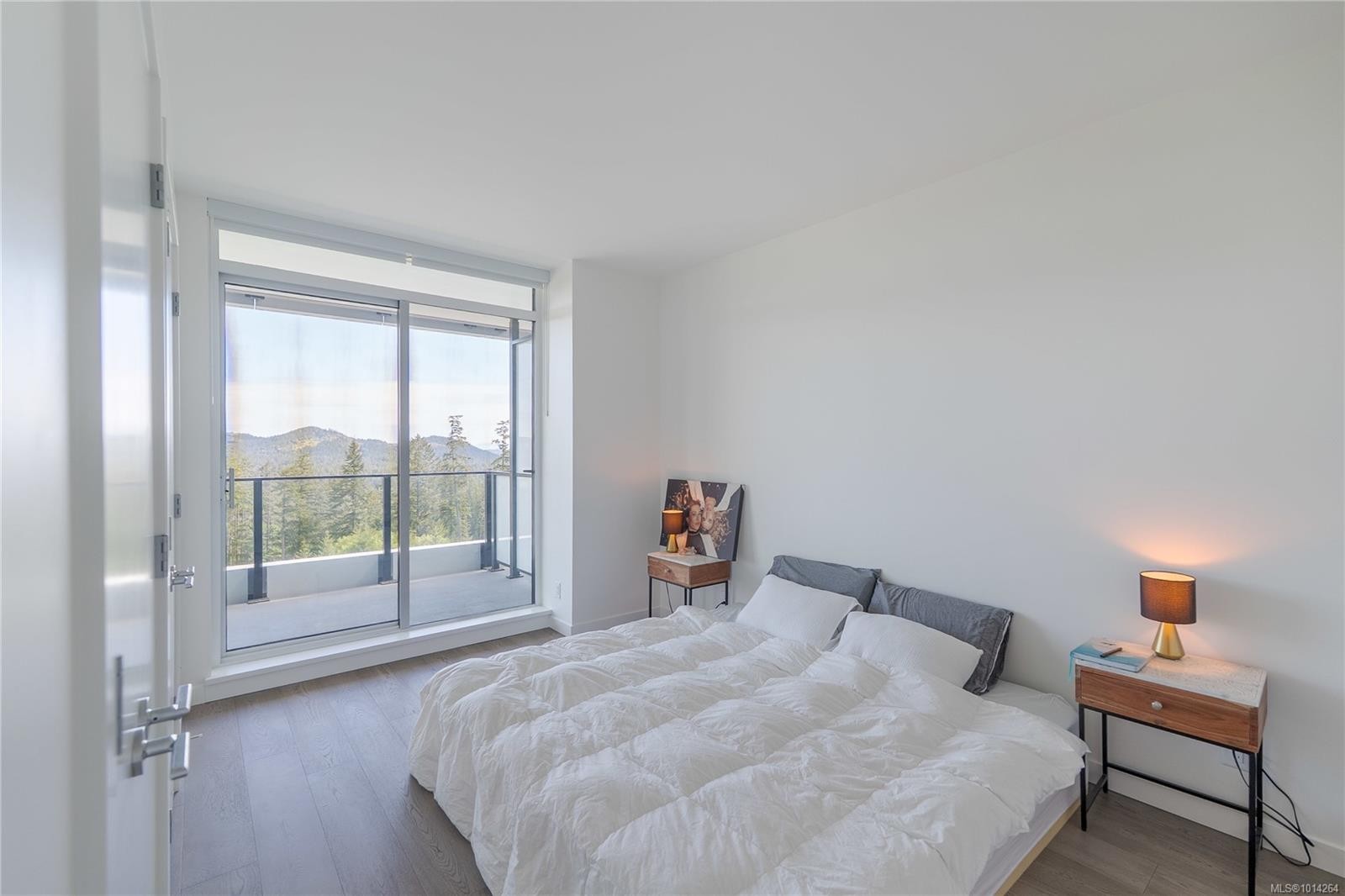 1006-2000 Hannington Rd, Langford, BC - Indoor Photo Showing Bedroom