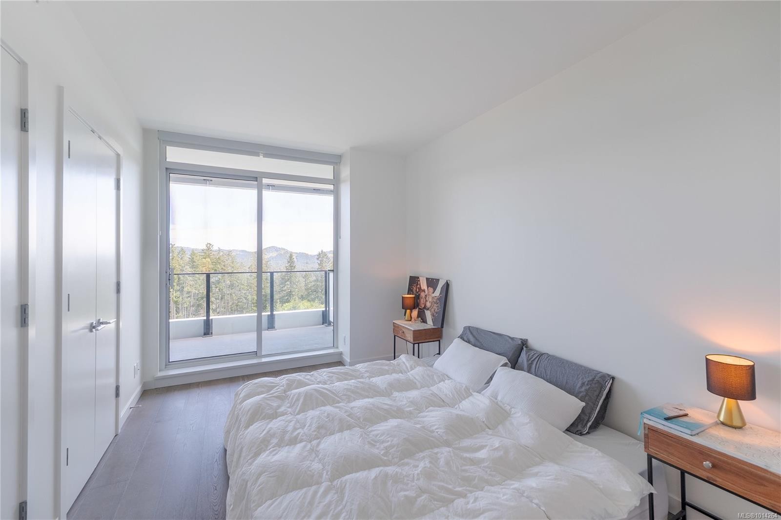 1006-2000 Hannington Rd, Langford, BC - Indoor Photo Showing Bedroom
