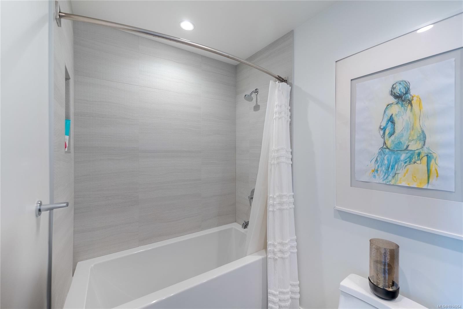 1006-2000 Hannington Rd, Langford, BC - Indoor Photo Showing Bathroom