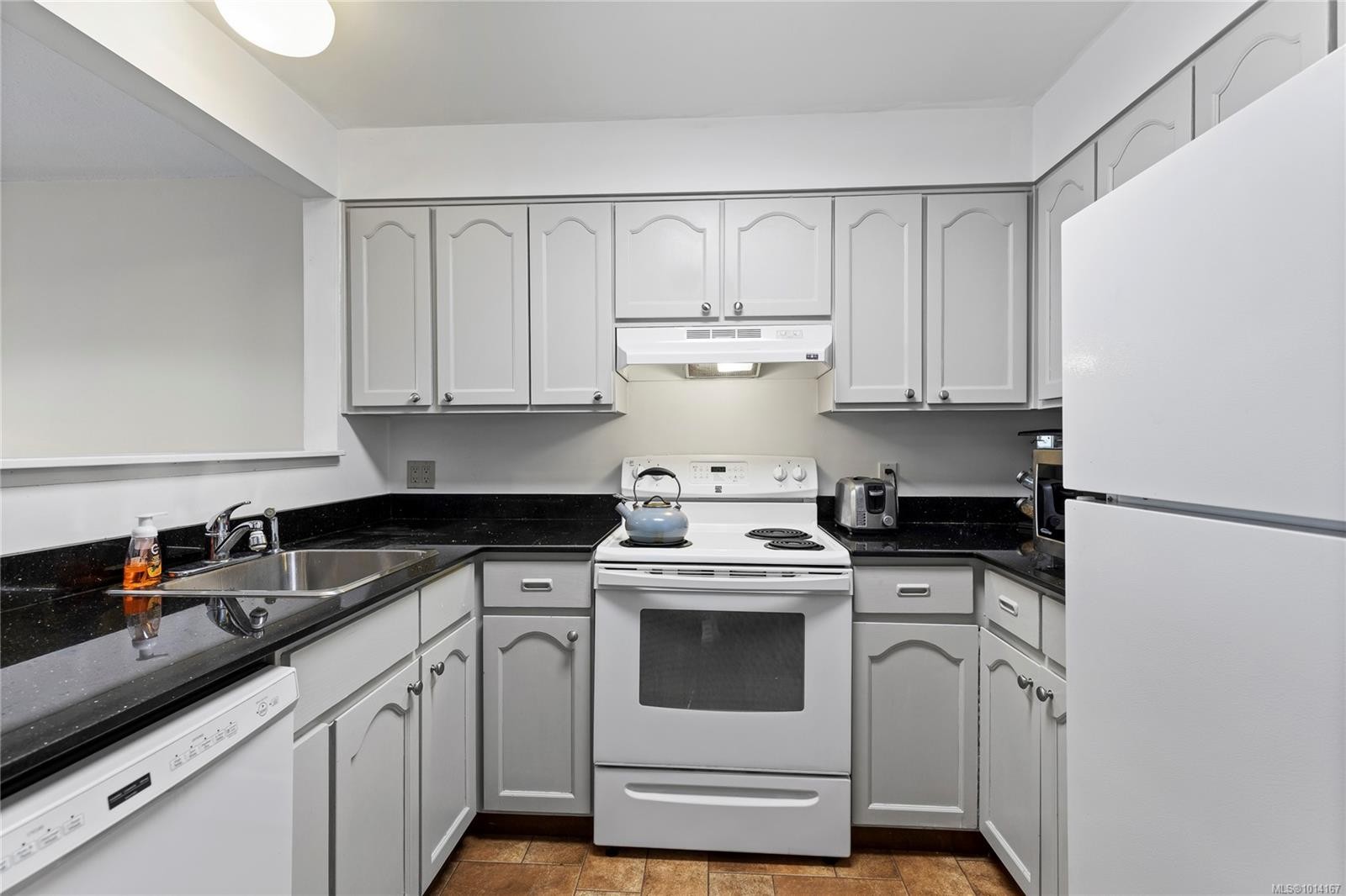 209-30 Cavan St, Nanaimo, BC - Indoor Photo Showing Kitchen