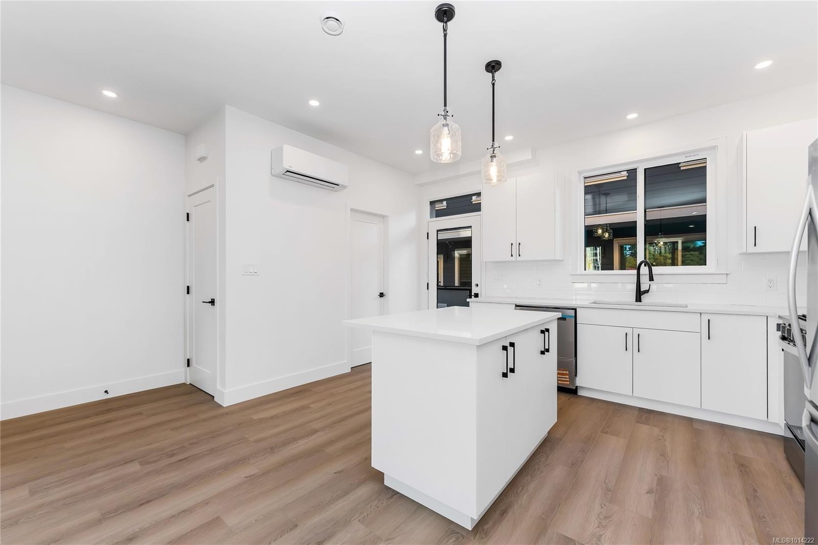 905 Vine Crt, Langford, BC