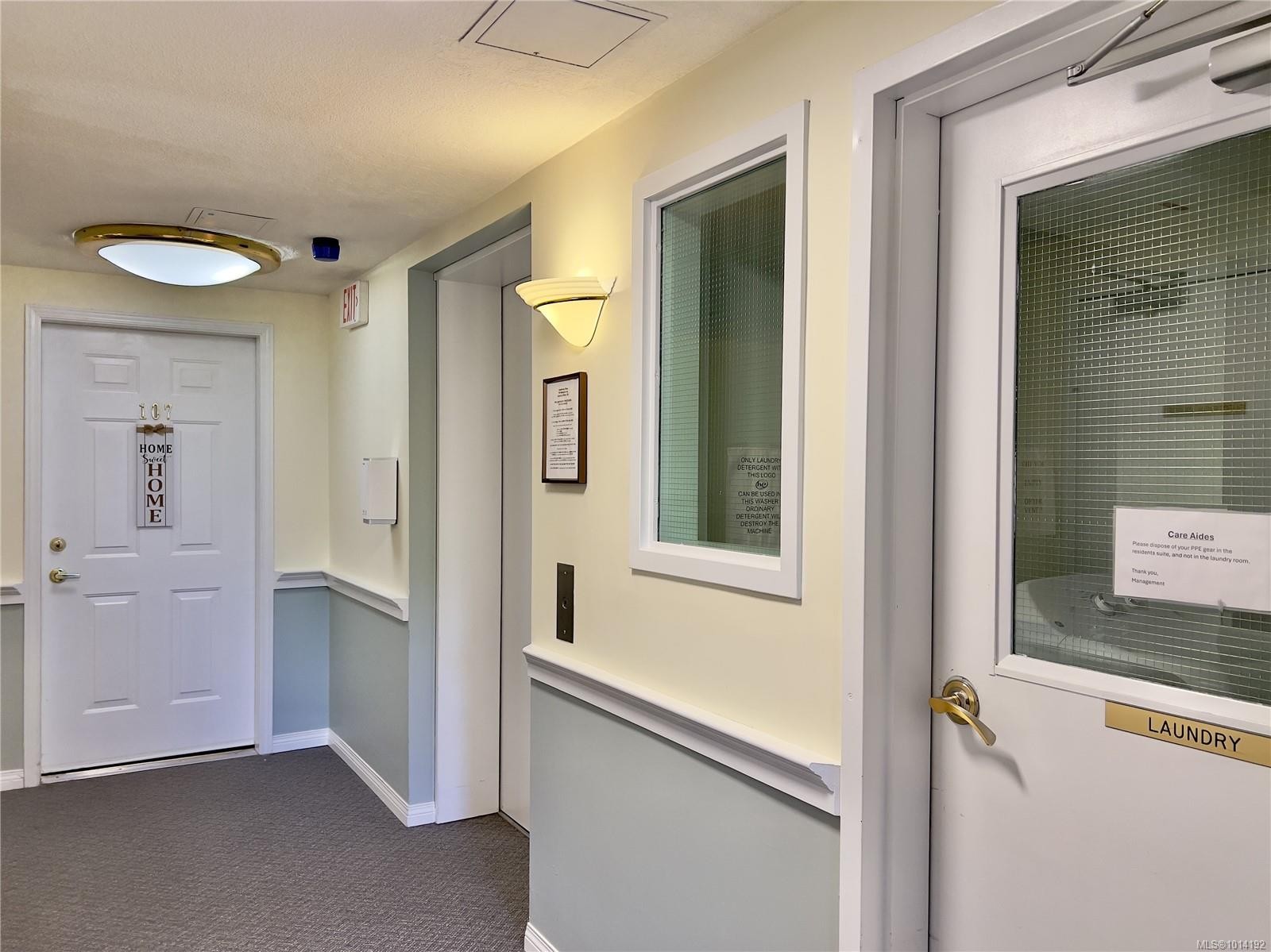 107-750 Memorial Ave, Qualicum Beach, BC - Indoor Photo Showing Other Room