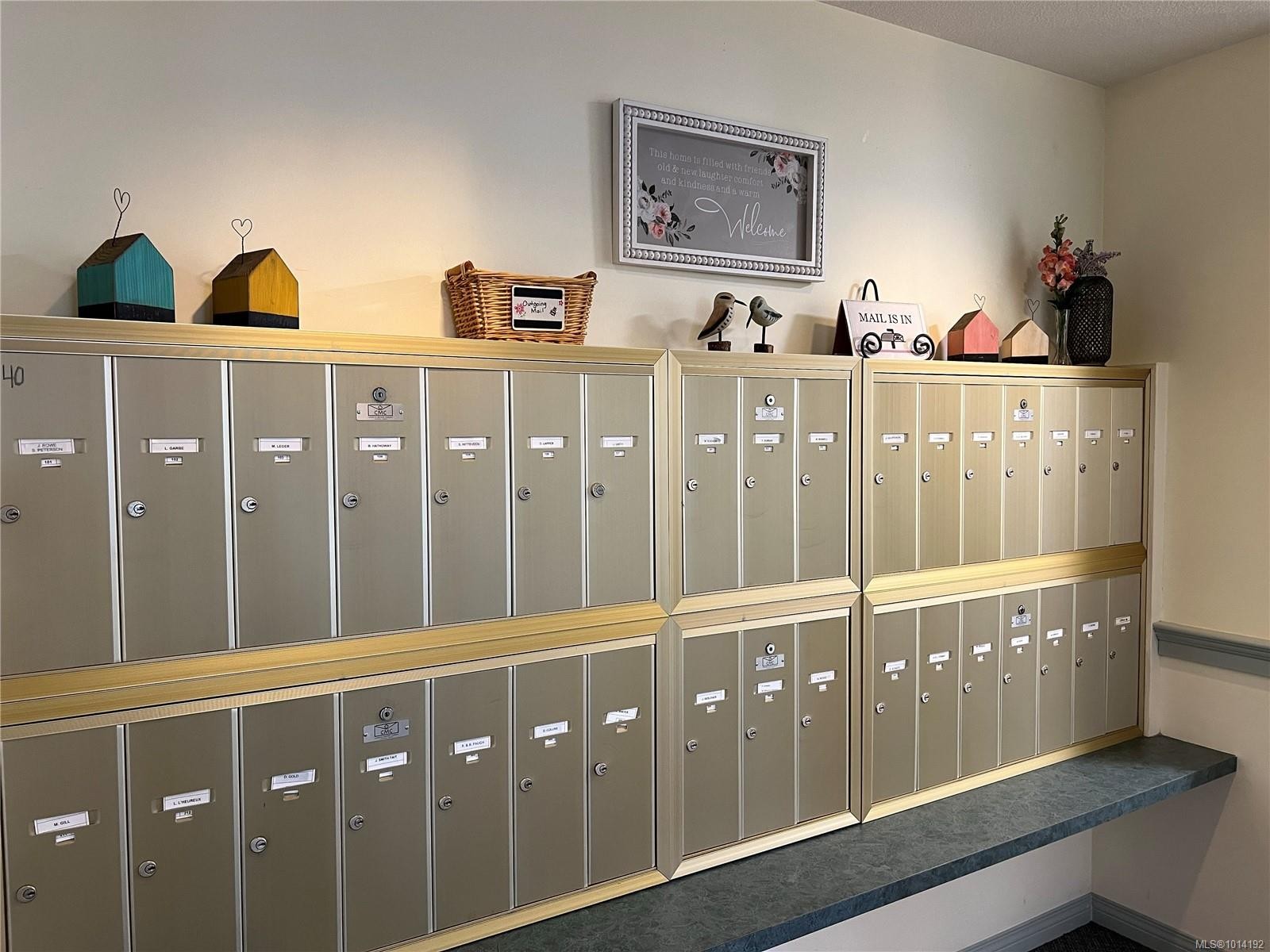 107-750 Memorial Ave, Qualicum Beach, BC - Indoor Photo Showing Other Room