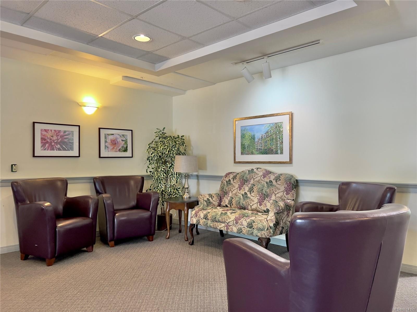 107-750 Memorial Ave, Qualicum Beach, BC - Indoor