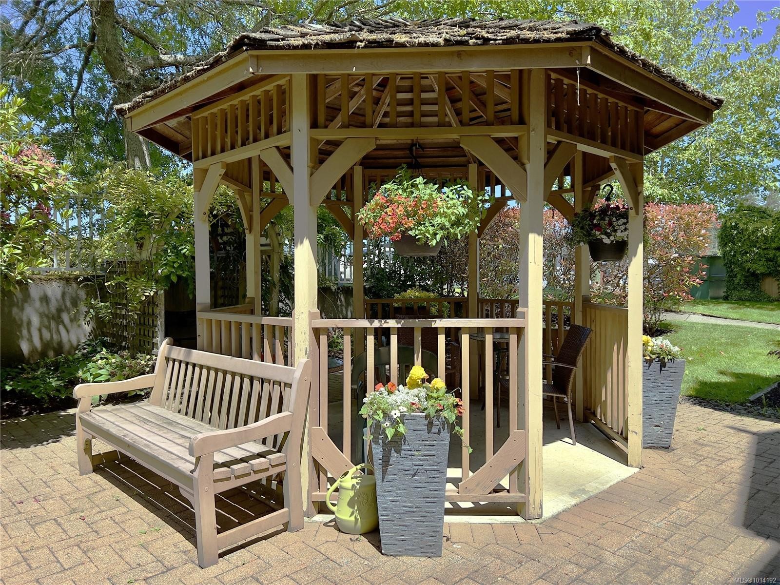 107-750 Memorial Ave, Qualicum Beach, BC - Outdoor With Deck Patio Veranda