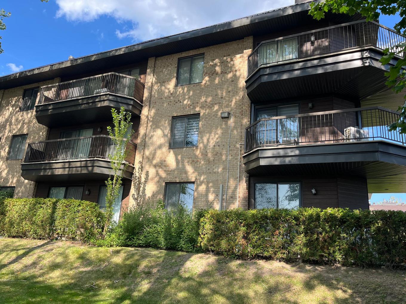 Façade - 304-1665 Boul. Du Souvenir, Laval (Laval-Des-Rapides), QC - Outdoor