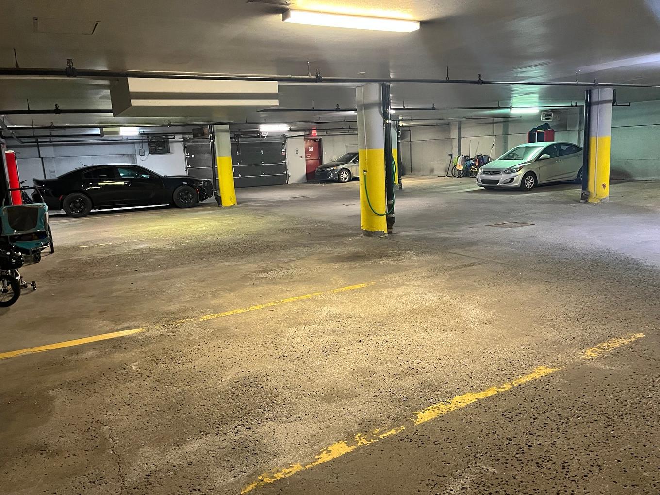 Garage - 304-1665 Boul. Du Souvenir, Laval (Laval-Des-Rapides), QC - Indoor Photo Showing Garage