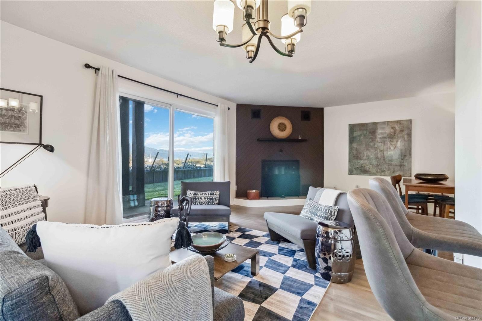 101-1991 Kaltasin Rd, Sooke, BC - Indoor Photo Showing Living Room