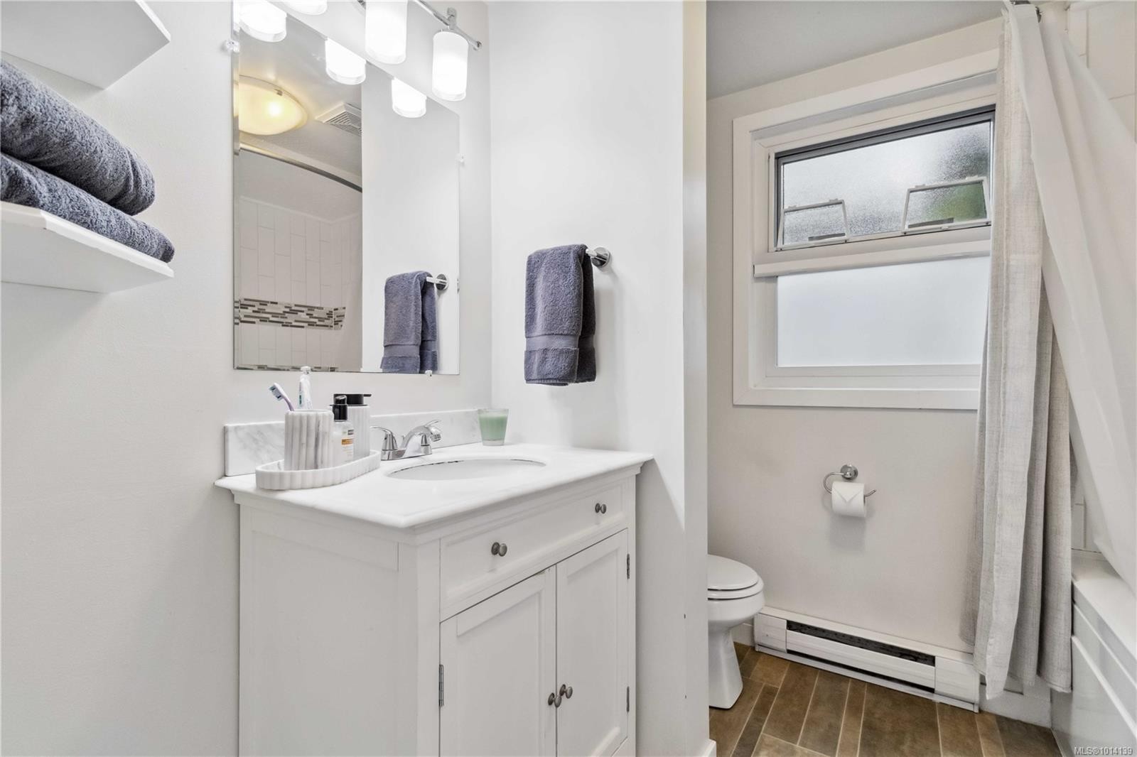 101-1991 Kaltasin Rd, Sooke, BC - Indoor Photo Showing Bathroom