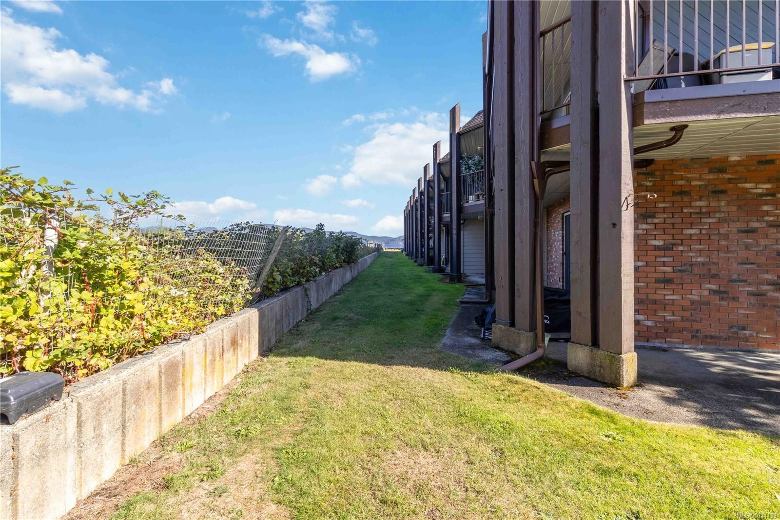 101-1991 Kaltasin Rd, Sooke, BC - Outdoor