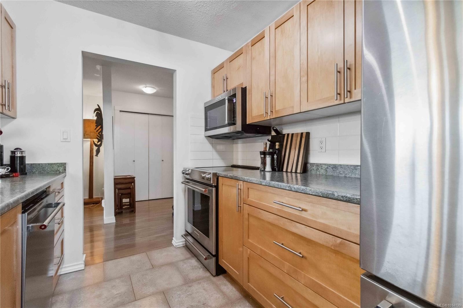 101-1991 Kaltasin Rd, Sooke, BC - Indoor Photo Showing Kitchen