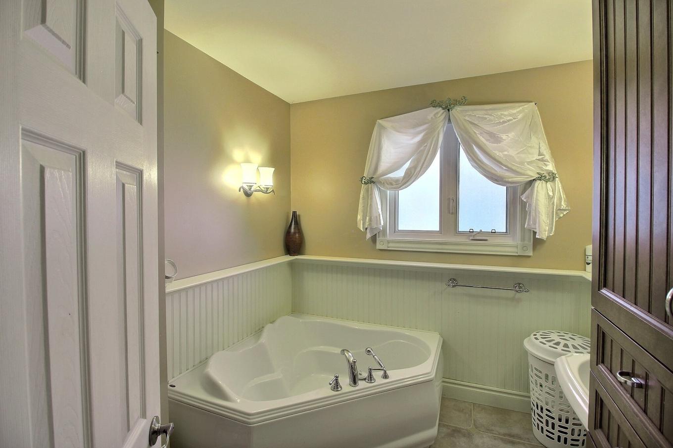 Salle de bains - 124 Av. Gatineau, Rouyn-Noranda, QC - Indoor Photo Showing Bathroom