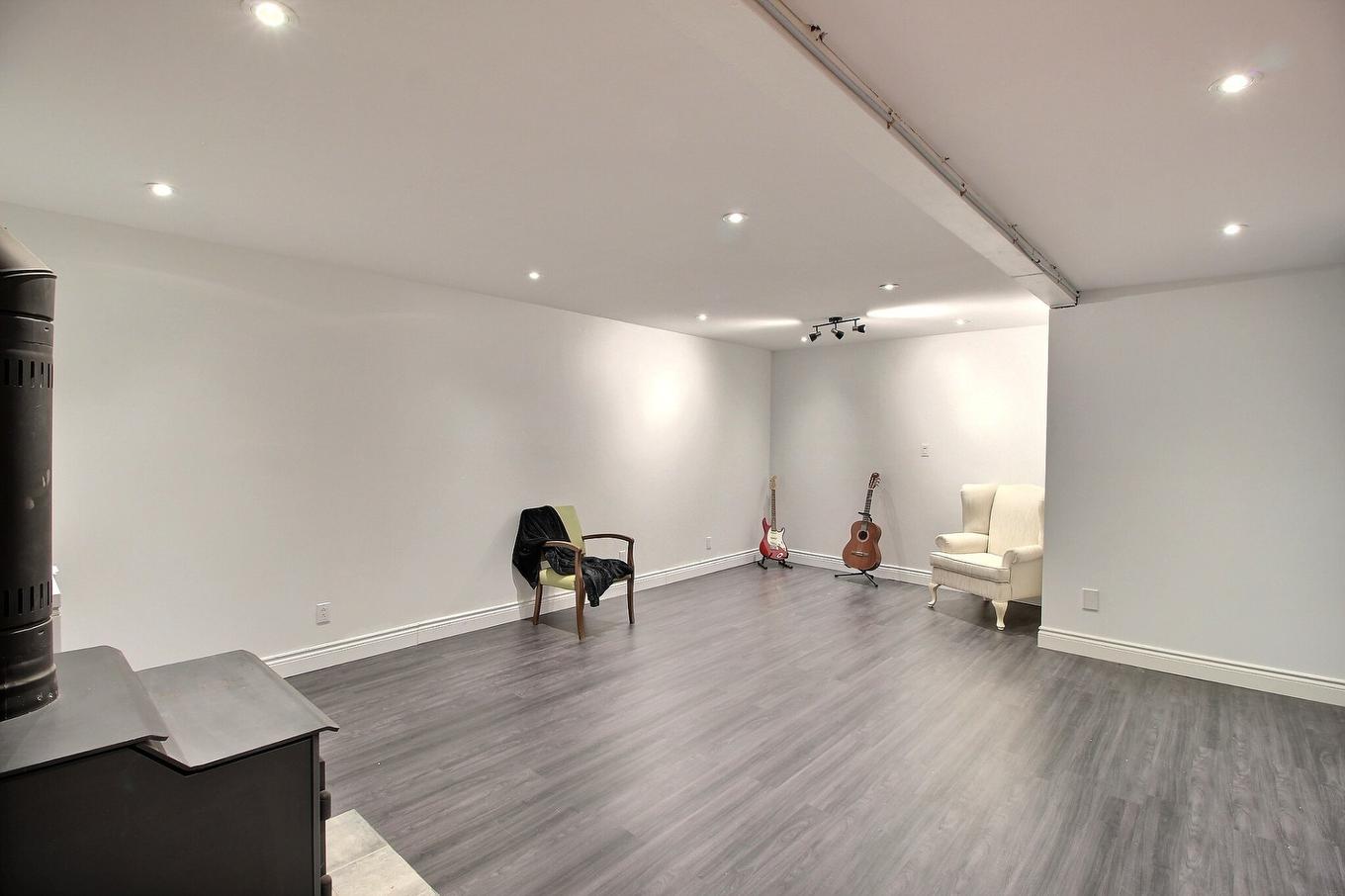 Salle familiale - 124 Av. Gatineau, Rouyn-Noranda, QC - Indoor