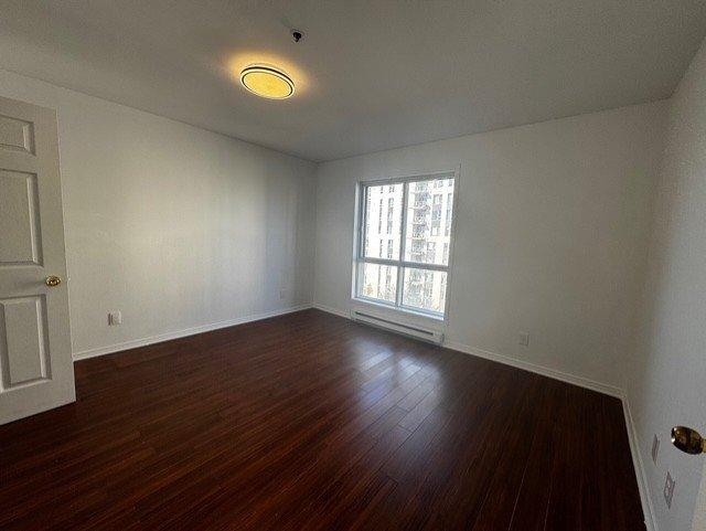 Bedroom - 811-7680 Boul. Marie-Victorin, Brossard, QC - Indoor Photo Showing Other Room