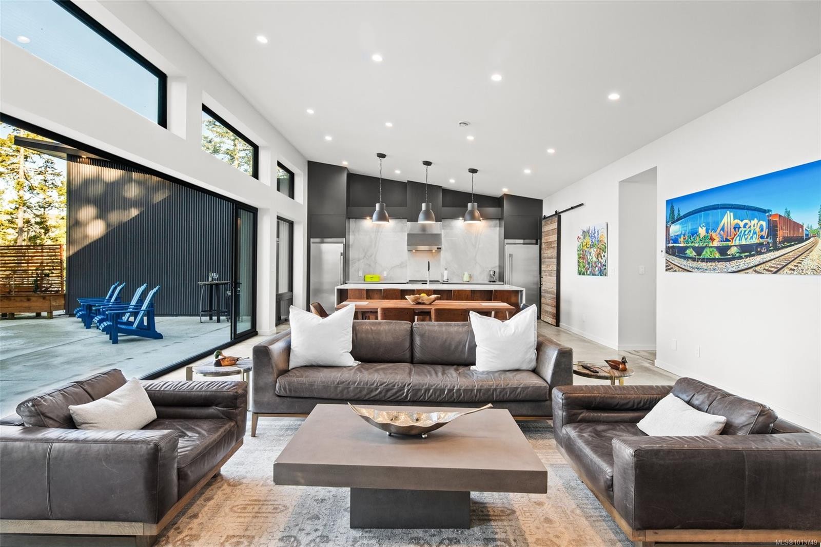 A-6550 East Sooke Rd, Sooke, BC - Indoor Photo Showing Living Room