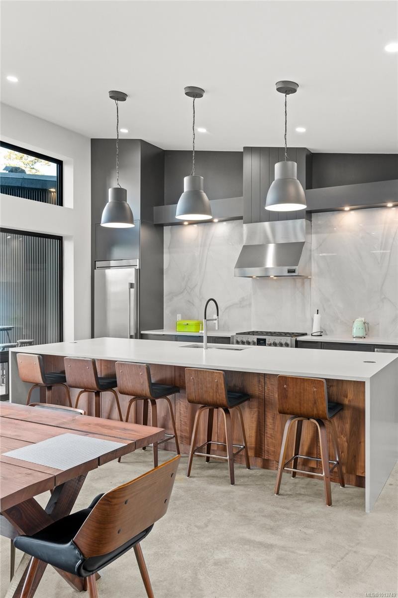 A-6550 East Sooke Rd, Sooke, BC - Indoor