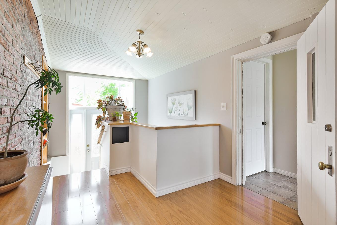 Hall d'entrée/Vestibule - 2130 Av. Bourgogne, Chambly, QC - Indoor Photo Showing Other Room