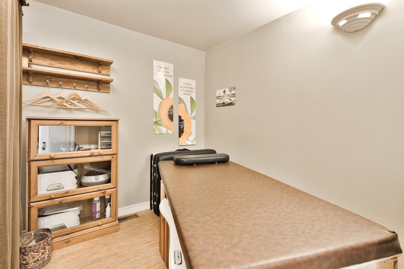 Bureau - 2130 Av. Bourgogne, Chambly, QC - Indoor Photo Showing Other Room