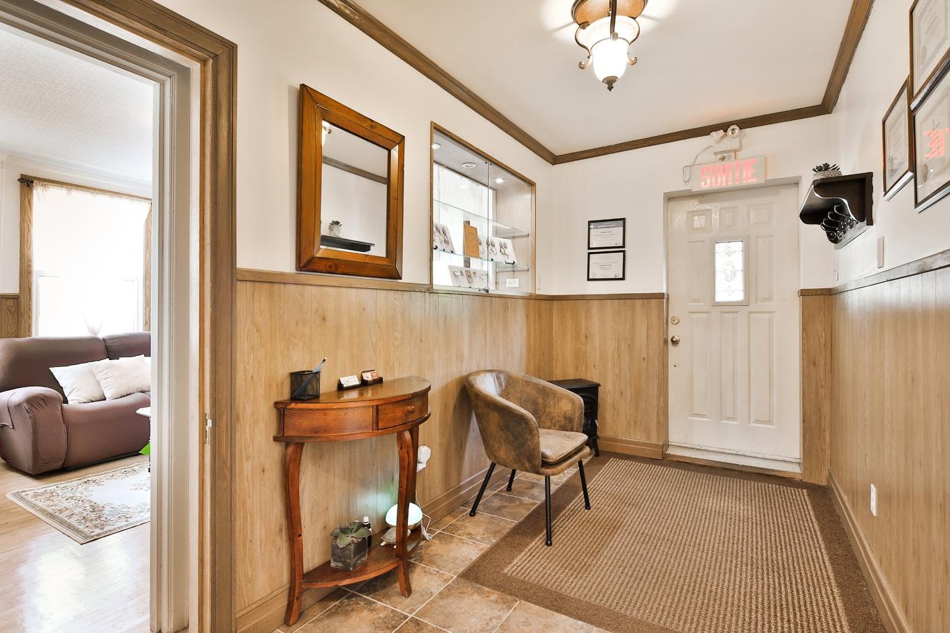 Hall d'entrée/Vestibule - 2130 Av. Bourgogne, Chambly, QC - Indoor Photo Showing Other Room