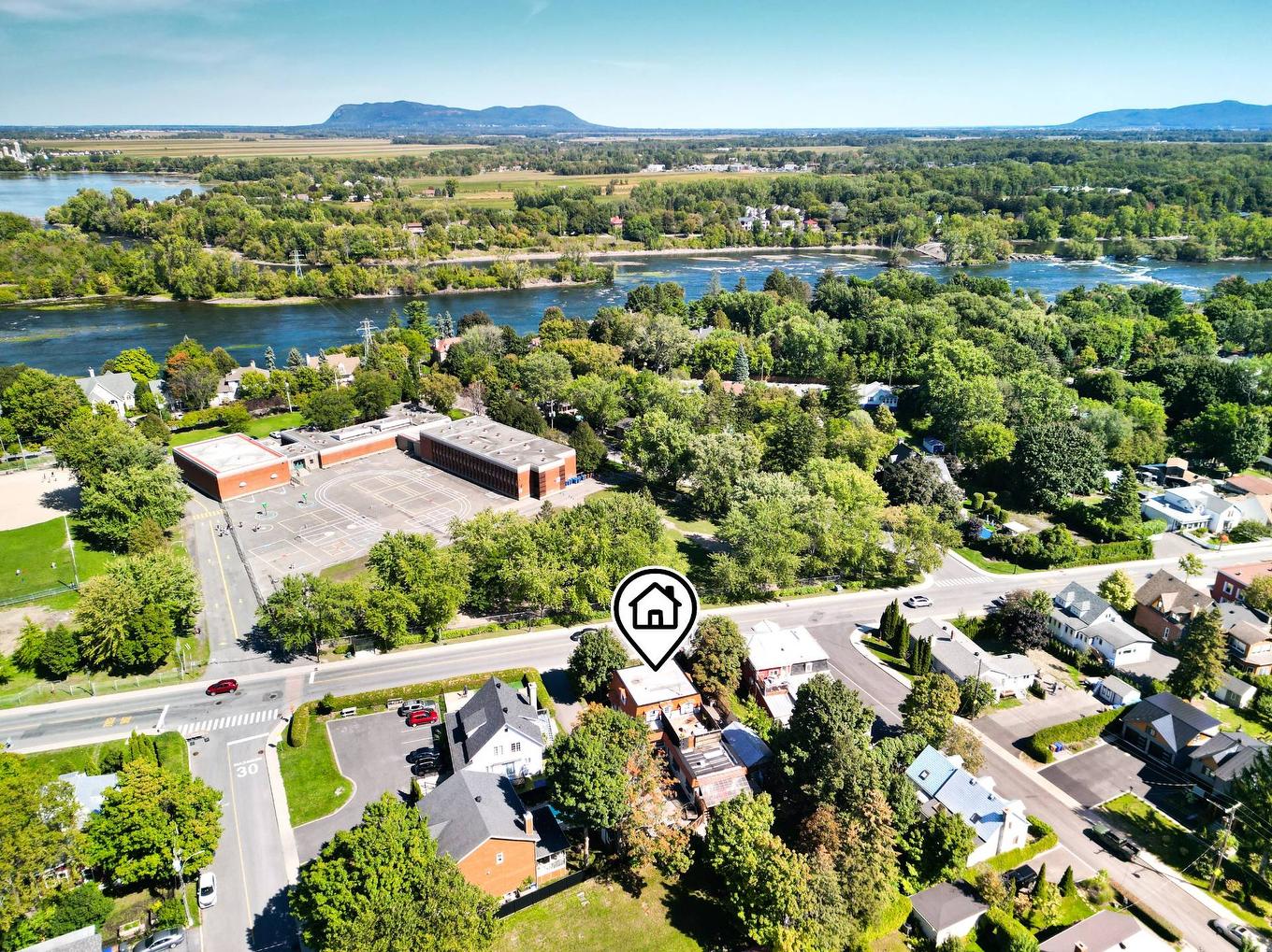 Photo aérienne - 2130 Av. Bourgogne, Chambly, QC - Outdoor With Body Of Water With View