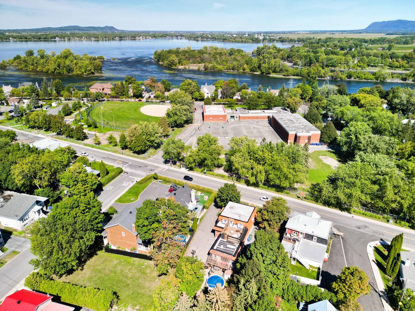 Photo aérienne - 2130 Av. Bourgogne, Chambly, QC - Outdoor With Body Of Water With View