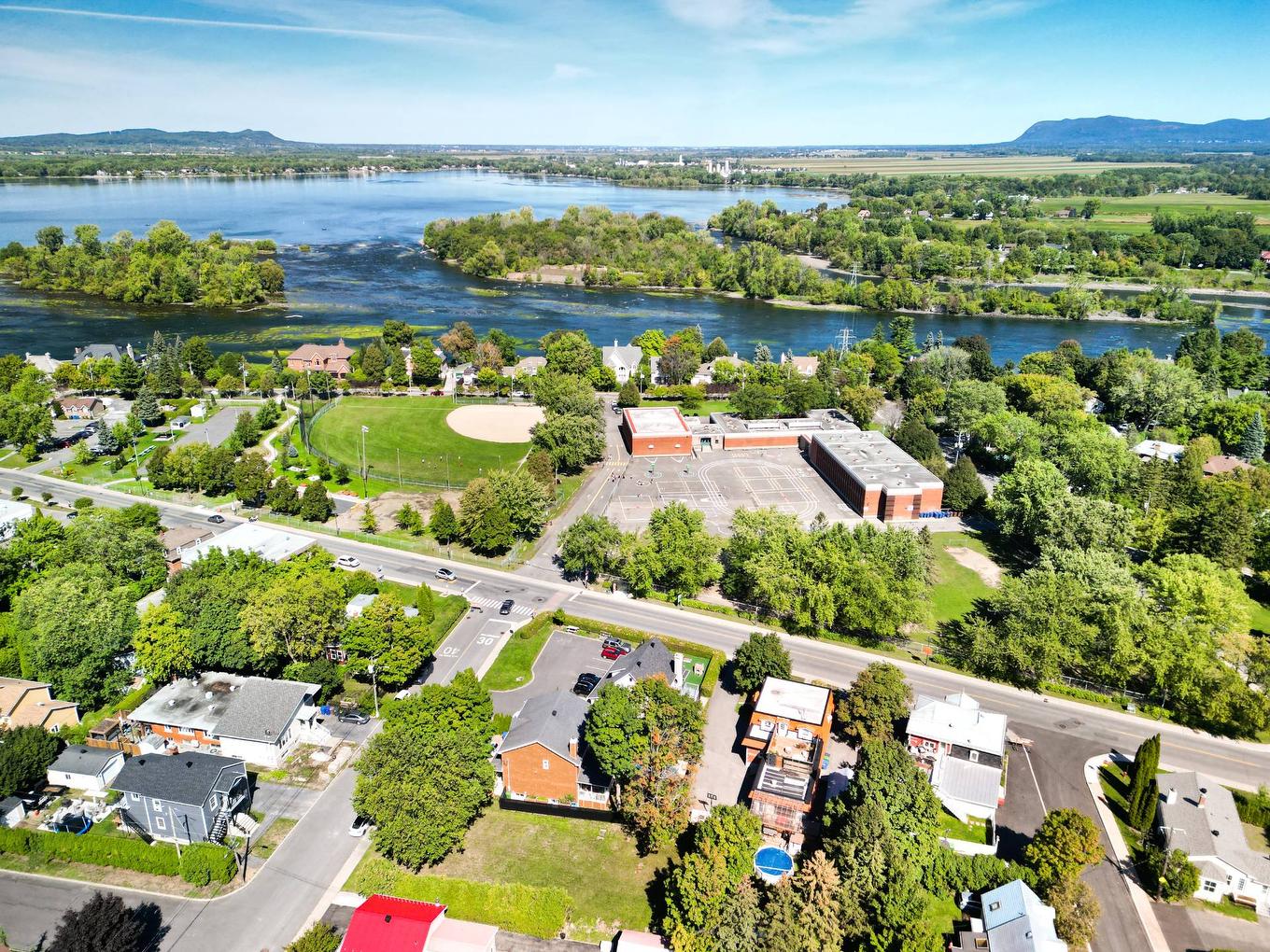Photo aérienne - 2130 Av. Bourgogne, Chambly, QC - Outdoor With Body Of Water With View
