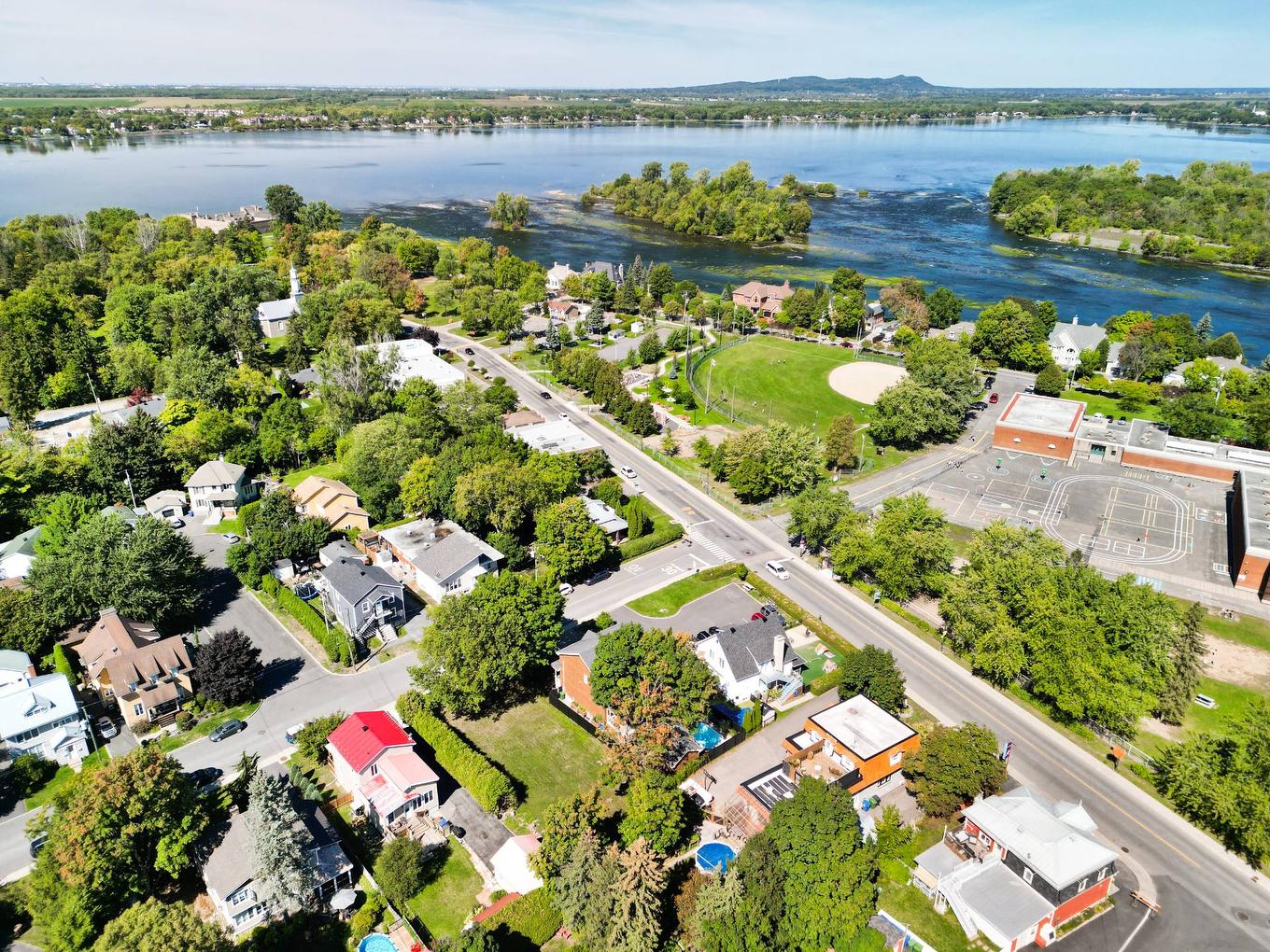 Photo aérienne - 2130 Av. Bourgogne, Chambly, QC - Outdoor With Body Of Water With View