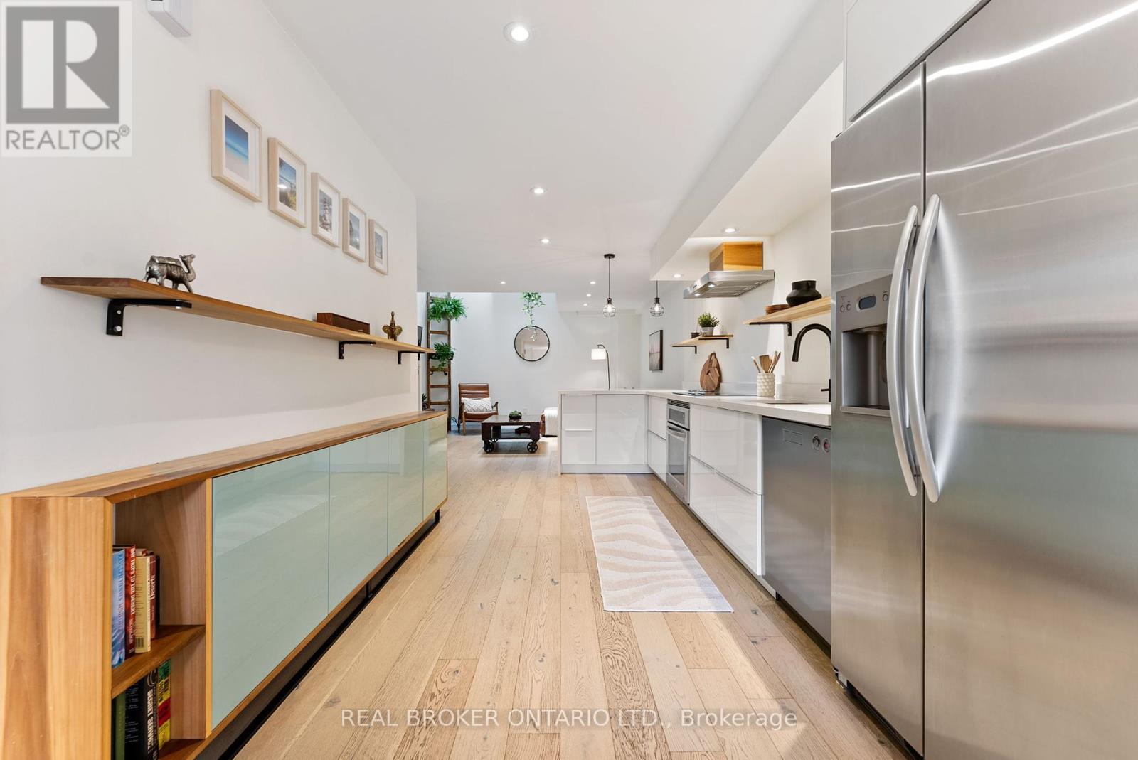 2 - 23 Macaulay Street W, Hamilton, ON - Indoor