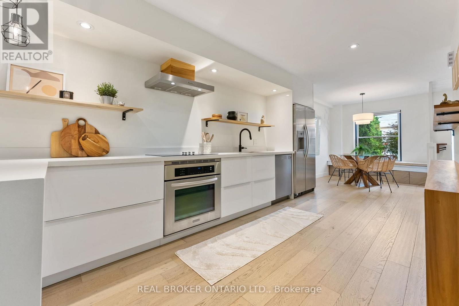2 - 23 Macaulay Street W, Hamilton, ON - Indoor Photo Showing Kitchen