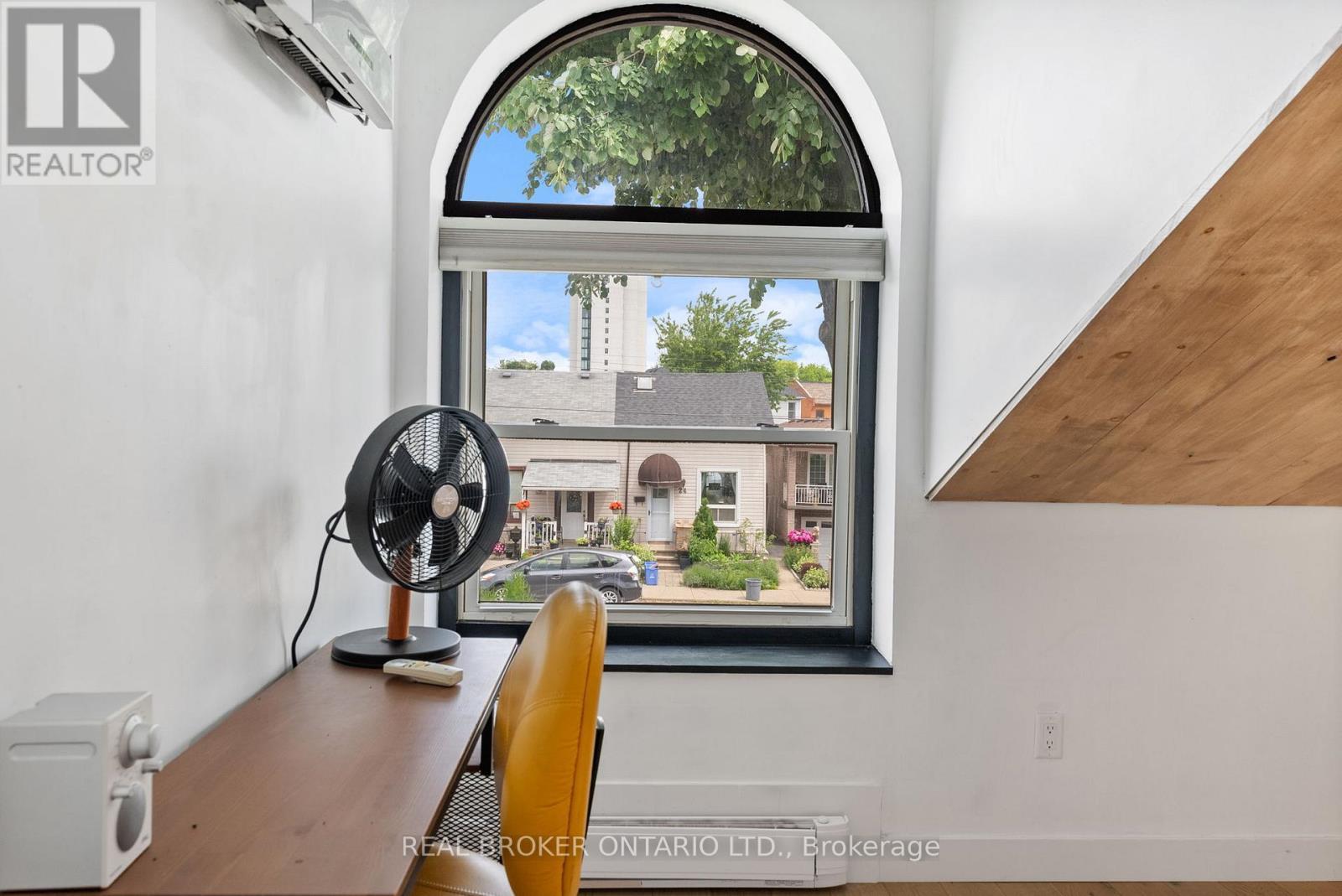 2 - 23 Macaulay Street W, Hamilton, ON - Indoor