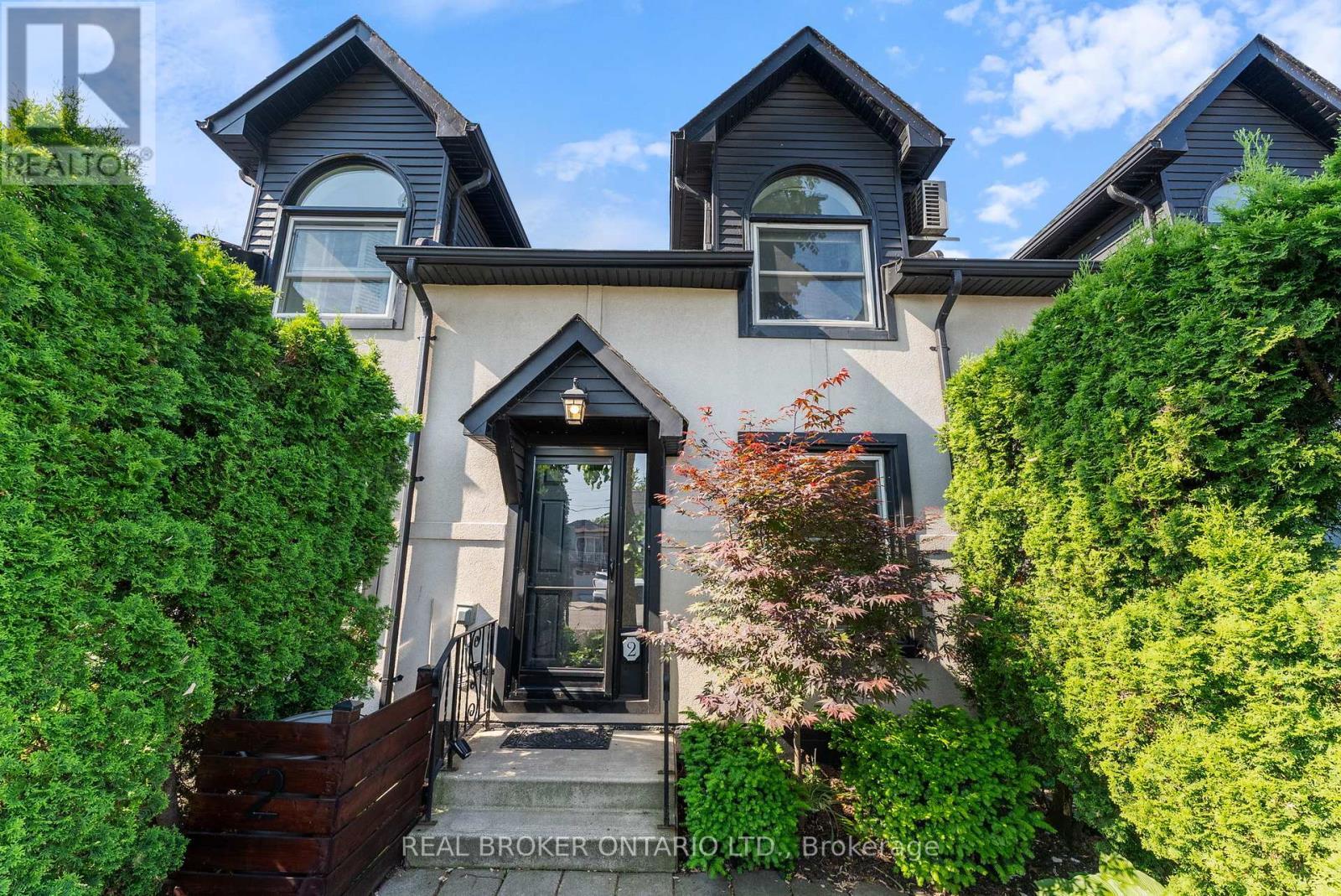 2 - 23 Macaulay Street W, Hamilton, ON - Outdoor