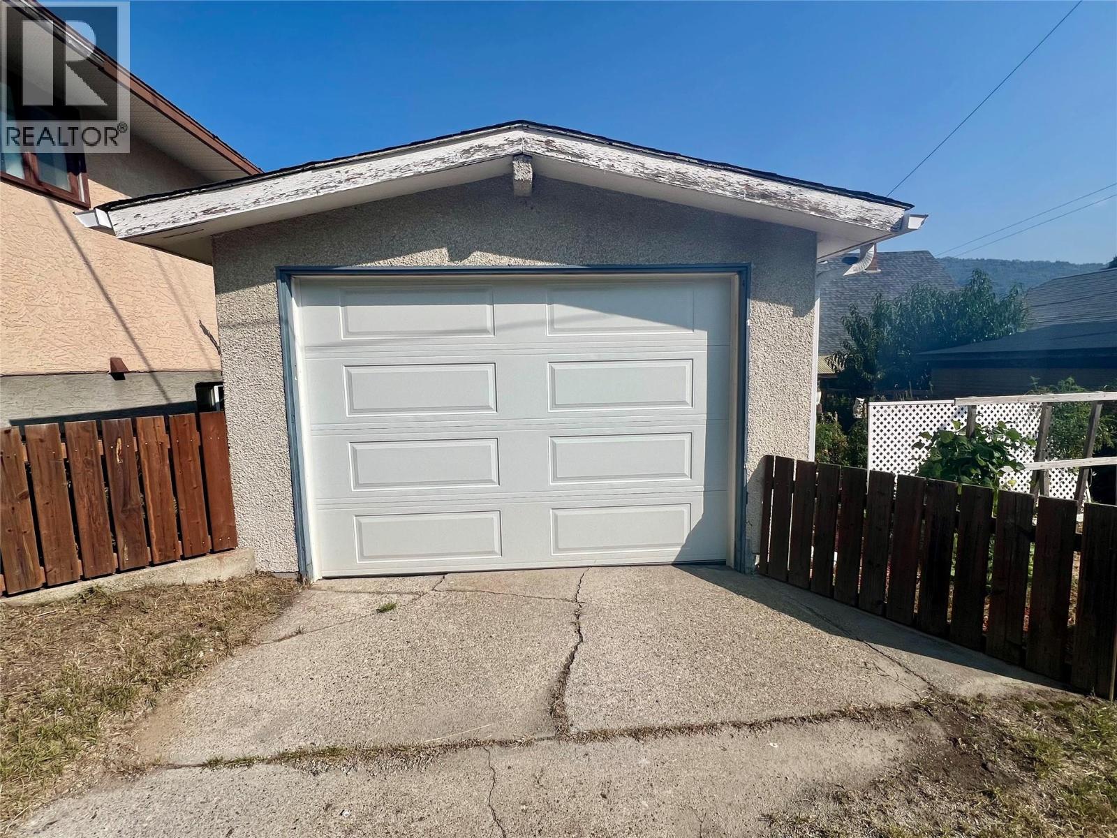 930 Milligan Avenue, Trail, BC - Outdoor With Exterior