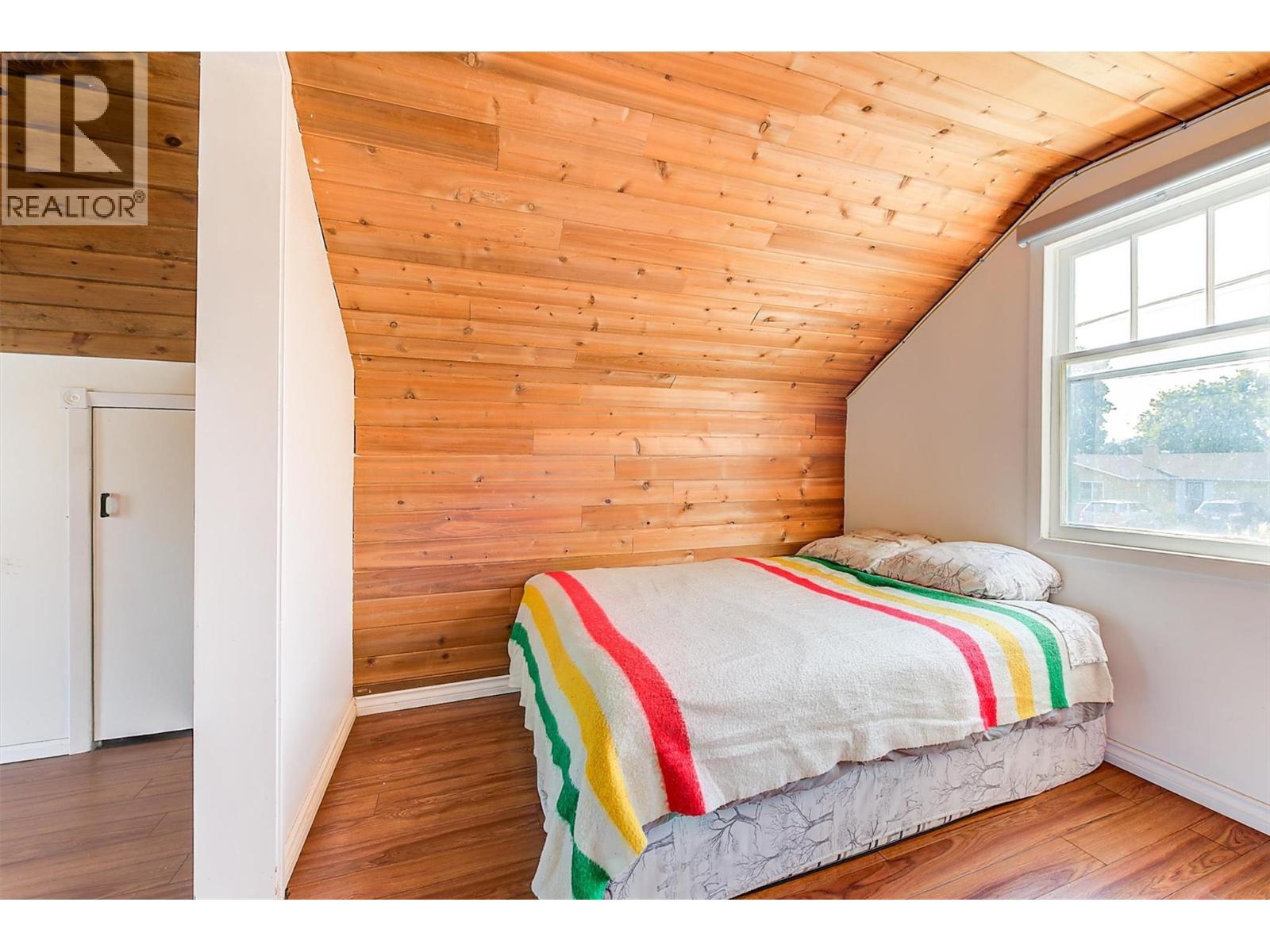 1060 Tataryn Road, Kelowna, BC - Indoor Photo Showing Bedroom