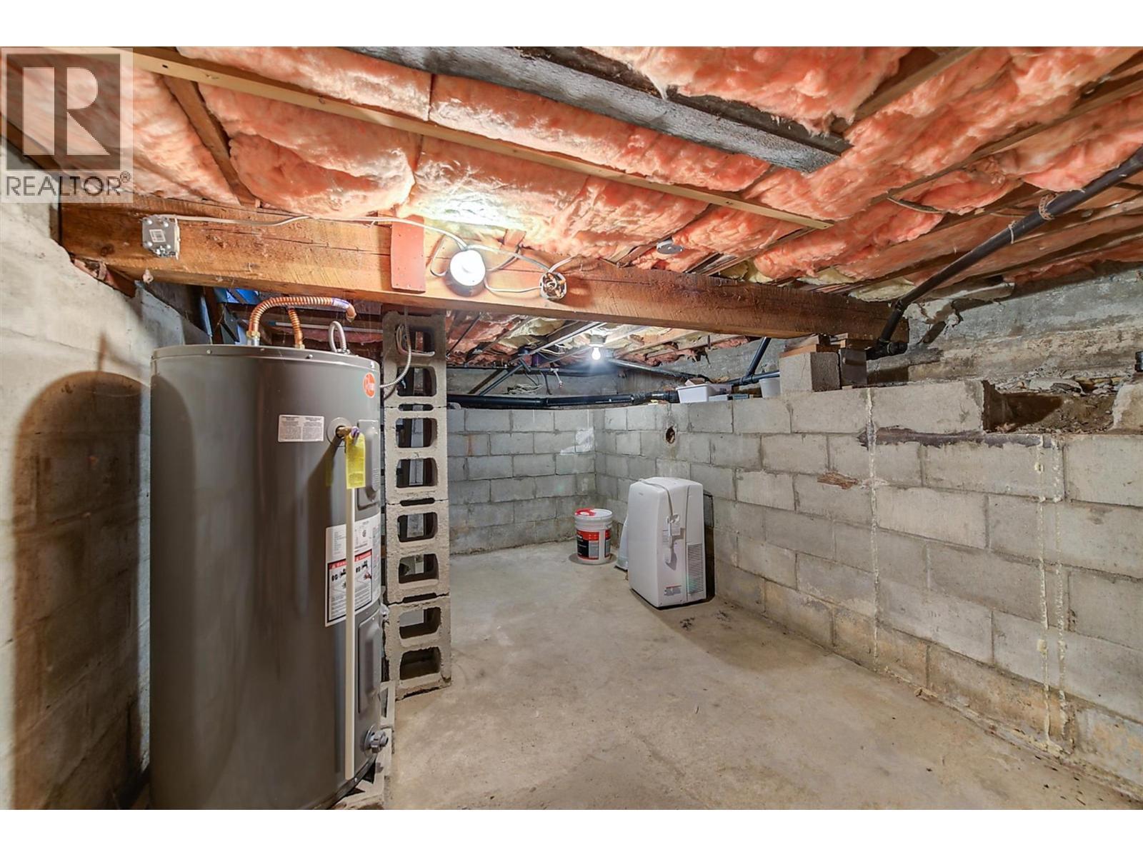 1060 Tataryn Road, Kelowna, BC - Indoor Photo Showing Basement