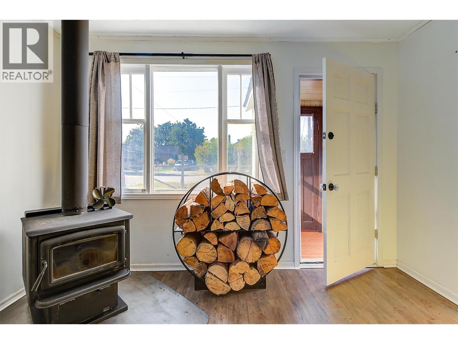 1060 Tataryn Road, Kelowna, BC - Indoor With Fireplace
