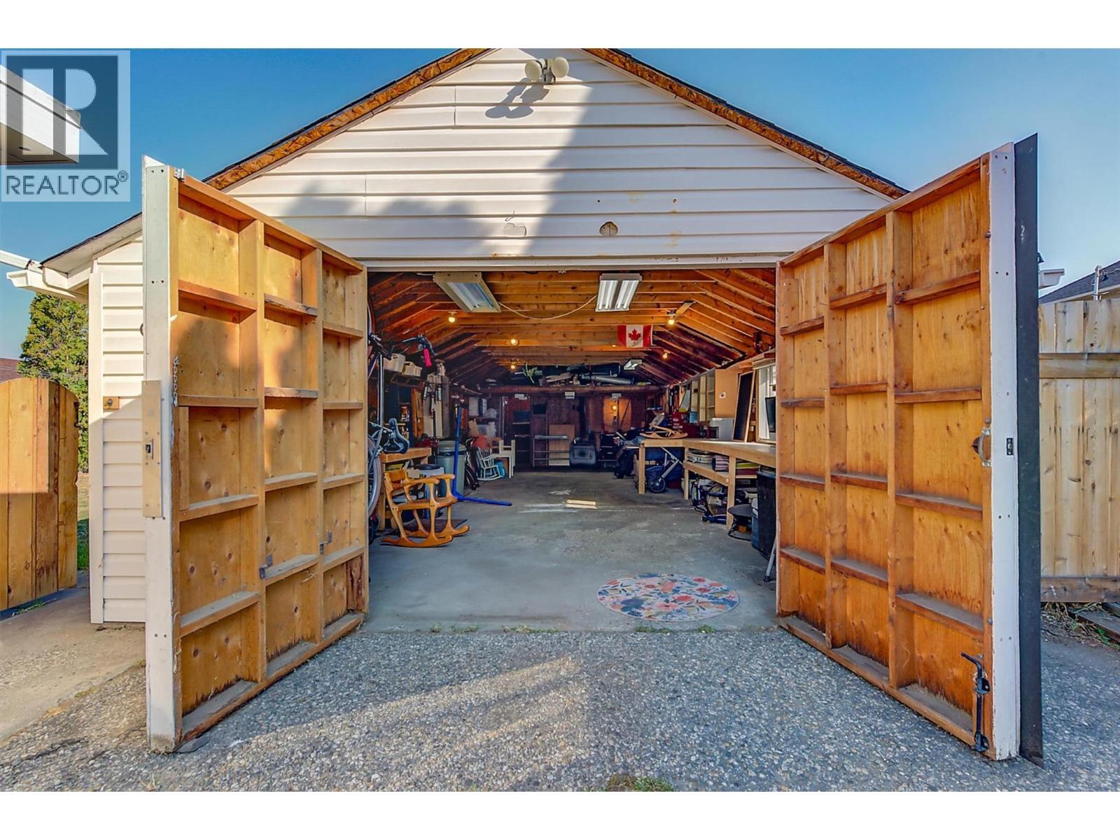 1060 Tataryn Road, Kelowna, BC - Outdoor With Exterior