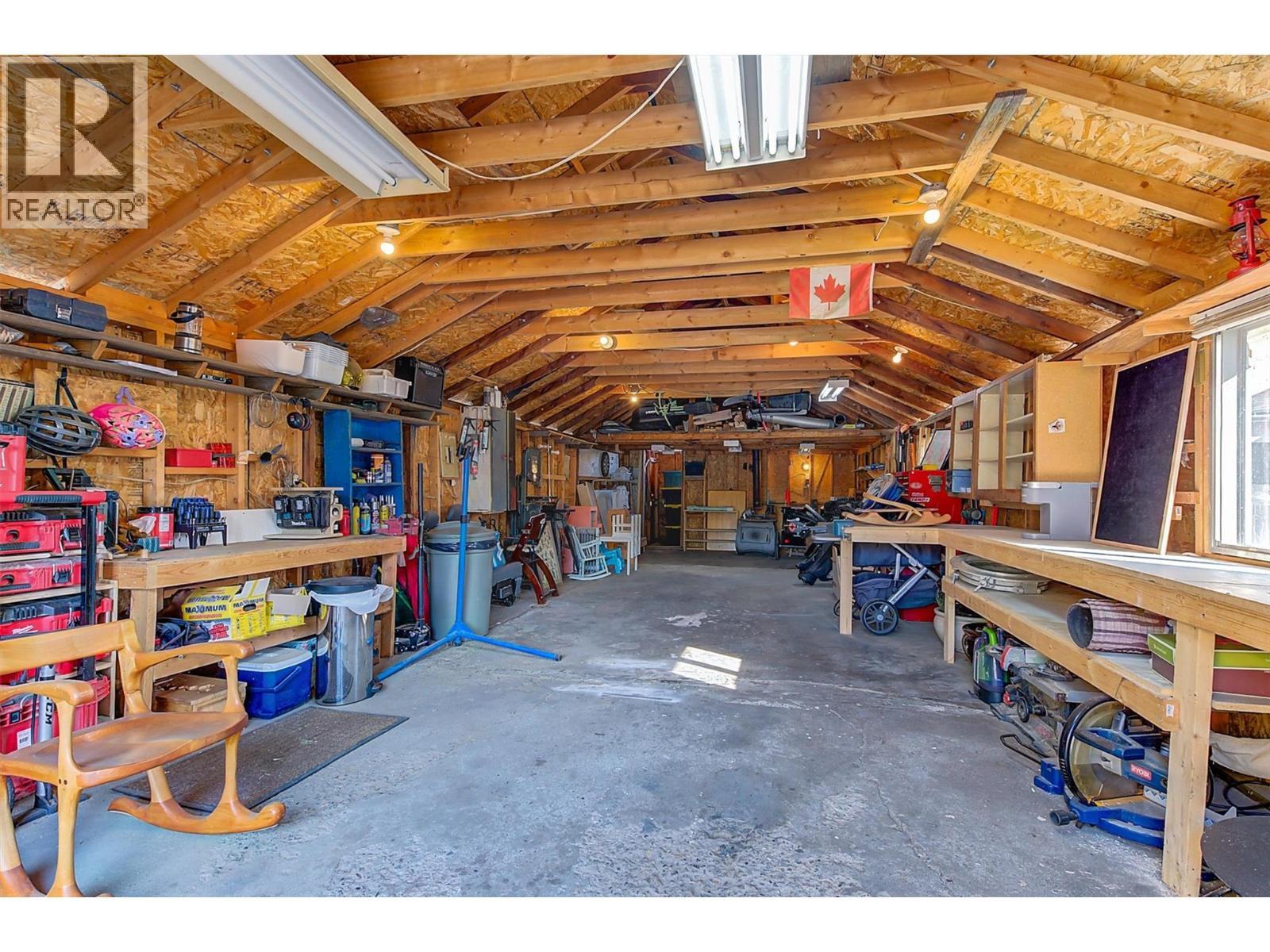 1060 Tataryn Road, Kelowna, BC - Indoor