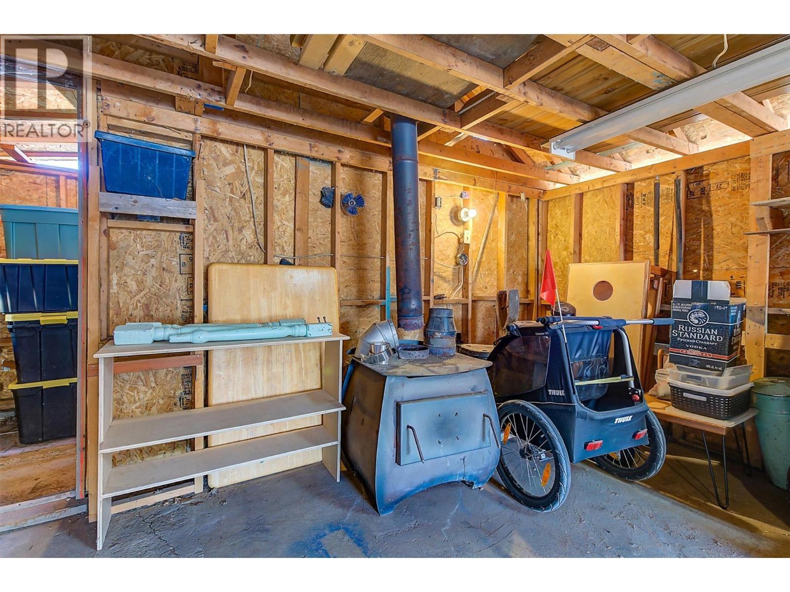 1060 Tataryn Road, Kelowna, BC - Indoor