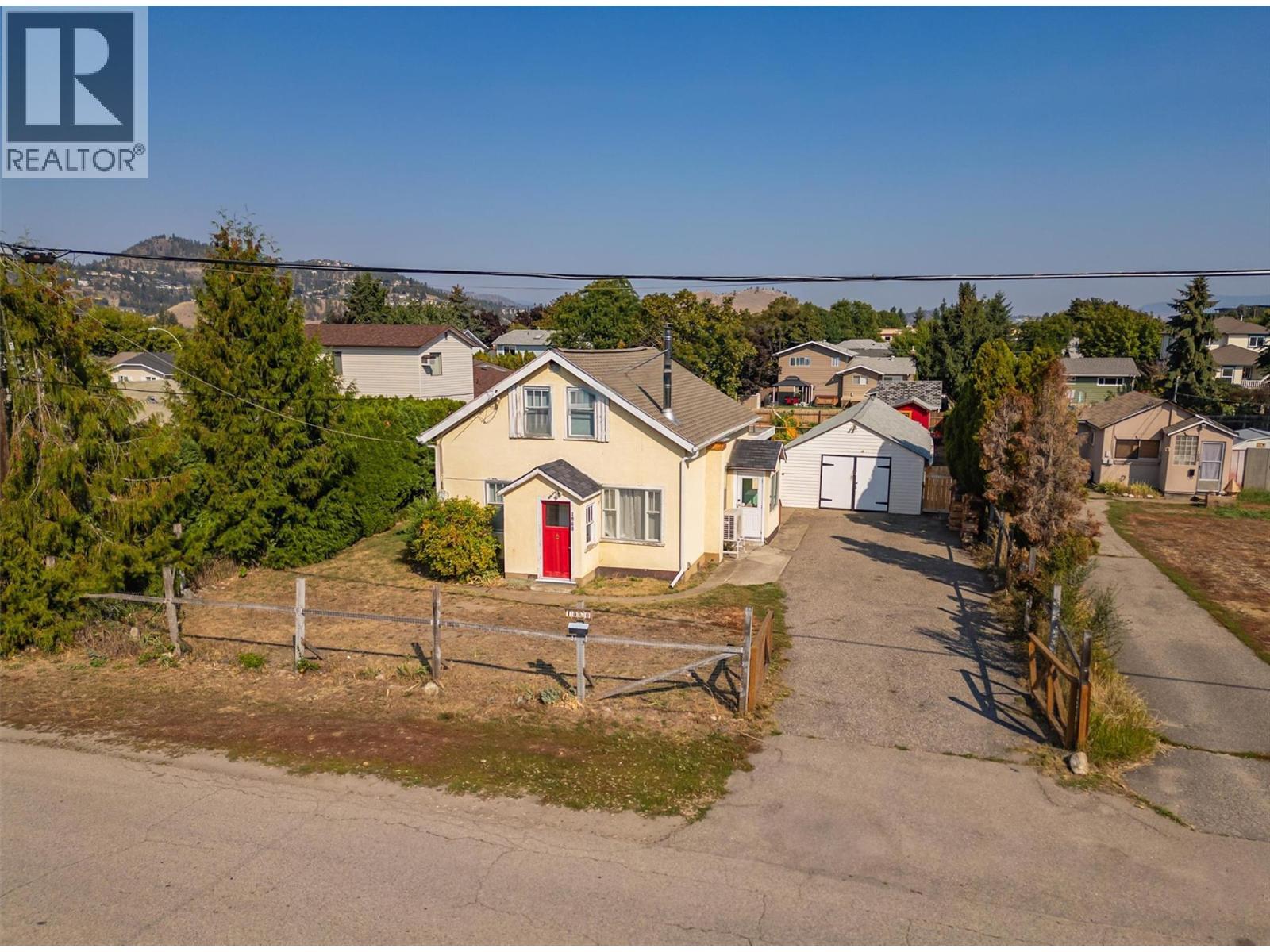 1060 Tataryn Road, Kelowna, BC - Outdoor