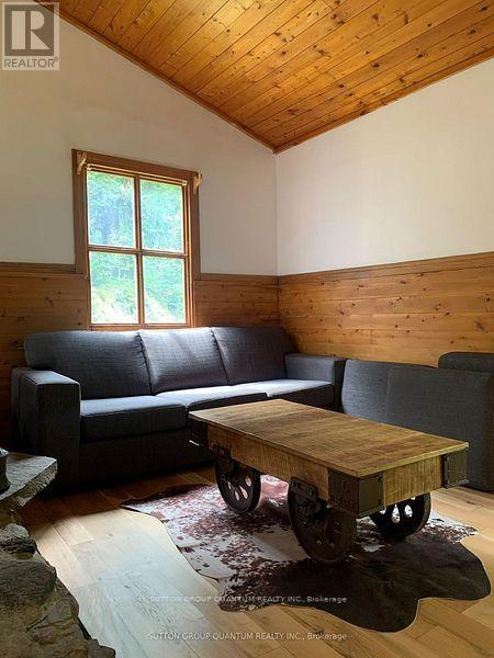 2724 River Road, Frontenac, ON - Indoor