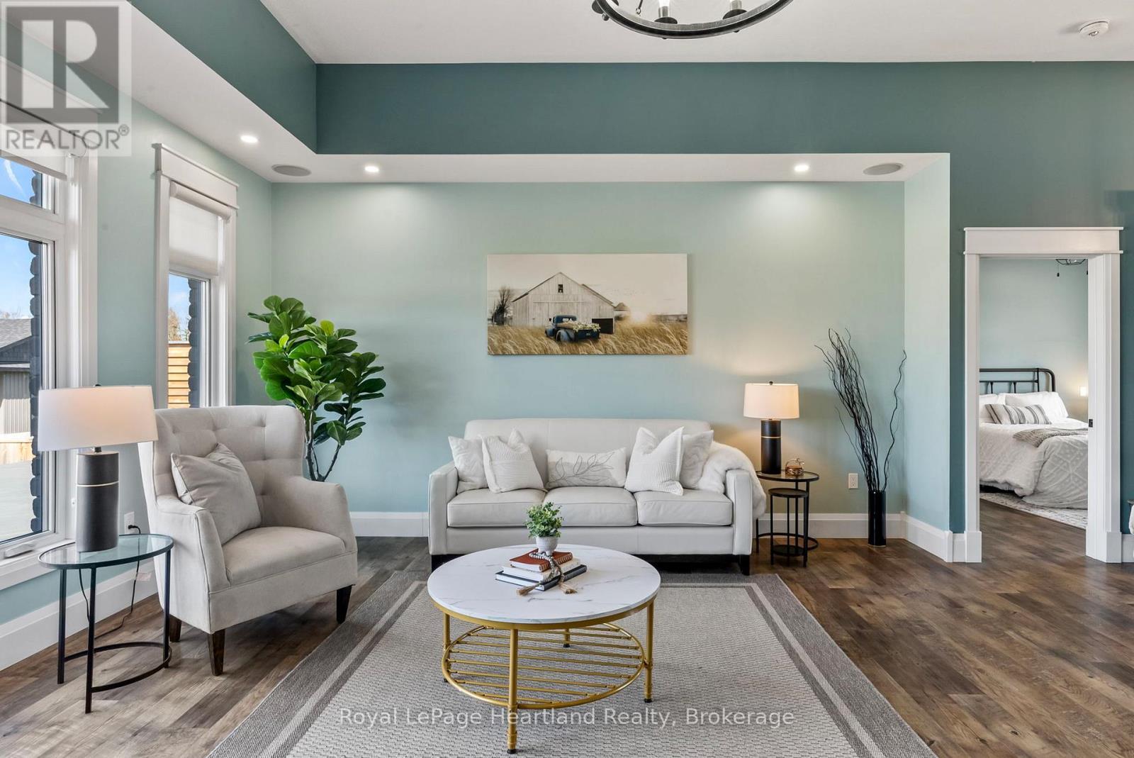 411 Jane Street, Minto, ON - Indoor Photo Showing Living Room