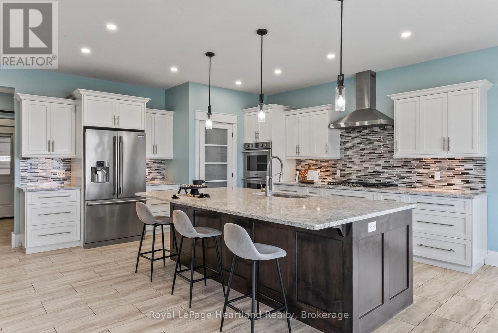 411 Jane Street, Minto, ON - Indoor Photo Showing Kitchen With Stainless Steel Kitchen With Upgraded Kitchen