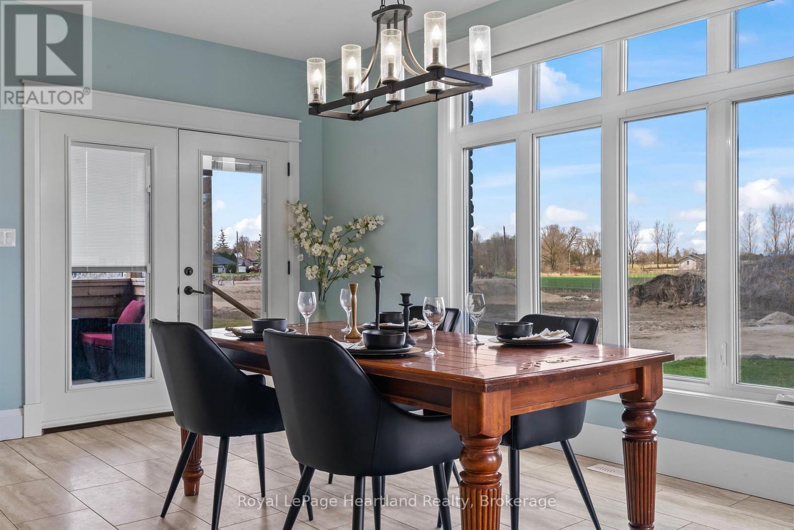 411 Jane Street, Minto, ON - Indoor Photo Showing Dining Room